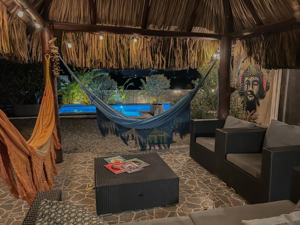 Lama Y Solo Unique Private Room Walking Distance To The Beach Palm Beach Exterior foto